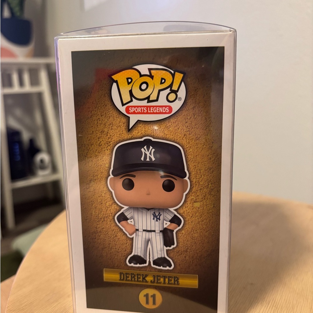 Funko Pop! New York Yankees Derek Jeter Figure - Navy and White - Picture 4 of 4